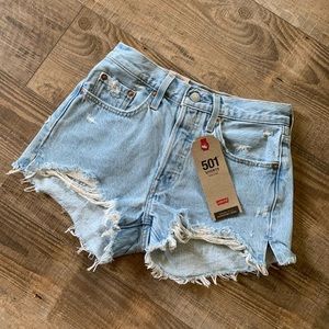 NWT Levi 501 shorts high rise